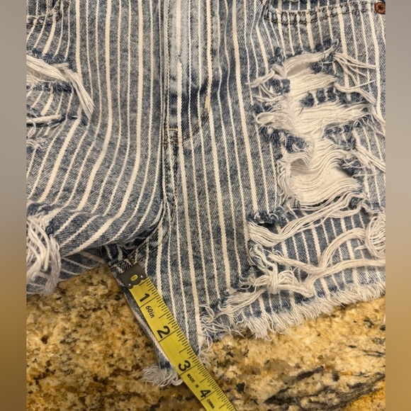 American Eagle Boyfriend Pinstripe Stripes Distressed Denim Shorts Size 00 - Picture 7 of 7